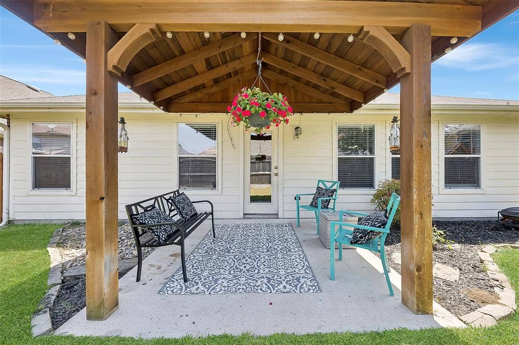 821 Austin Lane, Lavon, TX 75166 821 Austin Lane, Lavon, TX 75166