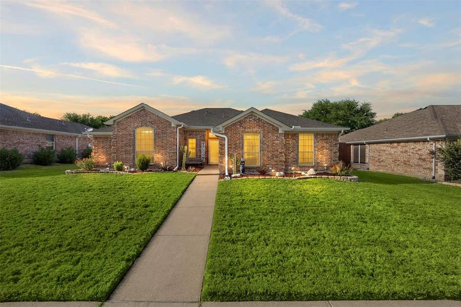 Property photo for 327 Choctaw Trail, Waxahachie, TX