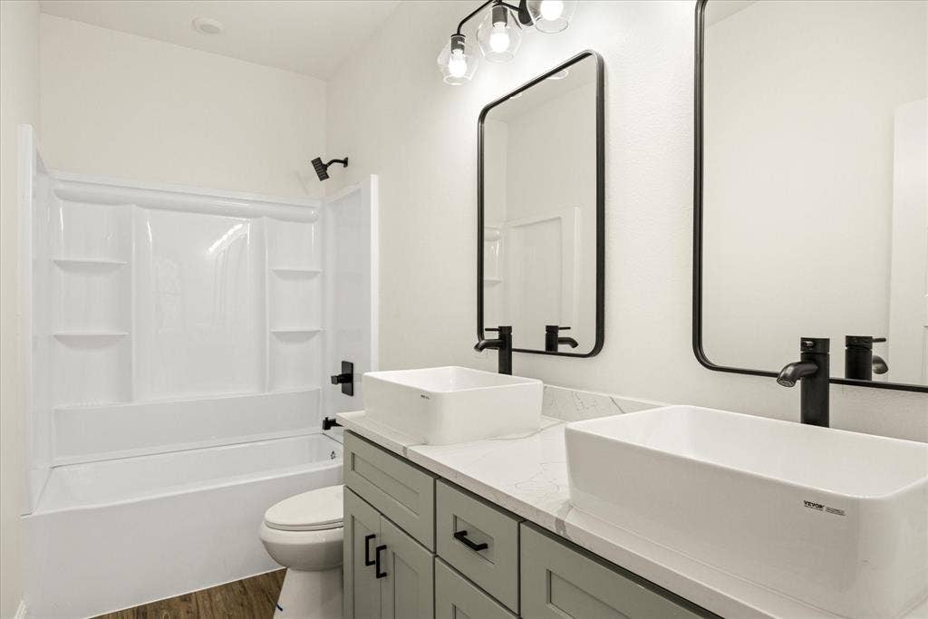 5714 Barkridge Drive, Granbury, TX 76048 5714 Barkridge Drive, Granbury, TX 76048