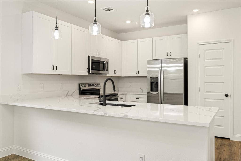 5714 Barkridge Drive, Granbury, TX 76048 5714 Barkridge Drive, Granbury, TX 76048