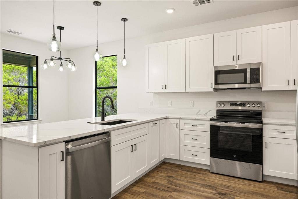 5714 Barkridge Drive, Granbury, TX 76048 5714 Barkridge Drive, Granbury, TX 76048