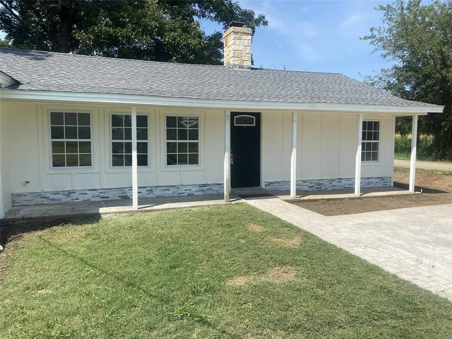 Property photo for 209 W 5th Street, Tolar, TX