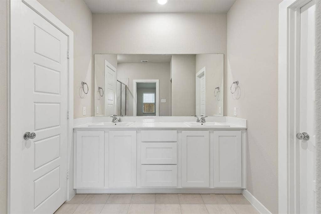 2214 Willowbank Drive, Forney, TX 75126 Primary Bathroom in the Emmy II home plan by Trophy Signature Homes - REPRESENTATIVE PHOTO