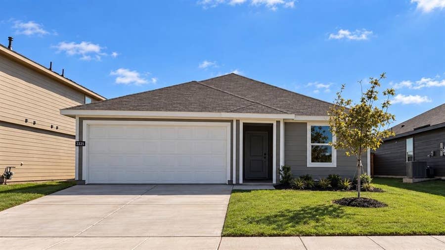 Property photo for 2225 BAKERSFIELD Drive, Fort Worth, TX