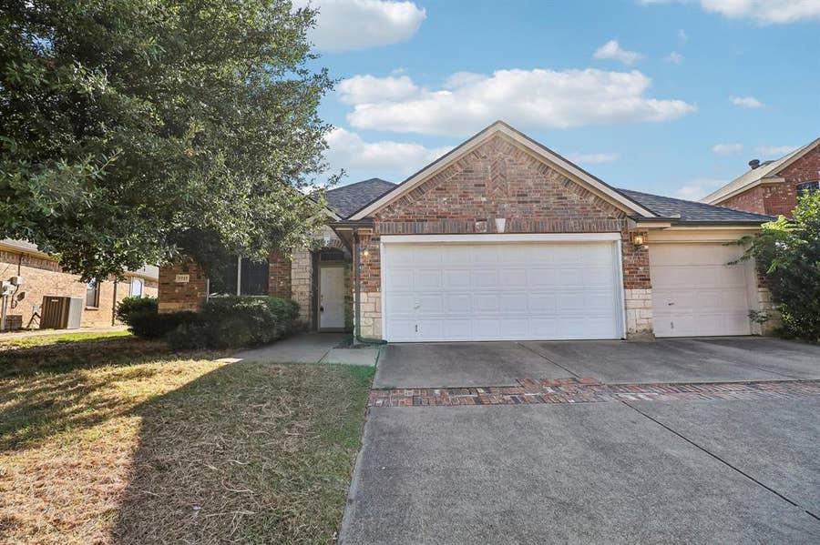 Property photo for 7717 Decoy Drive, Arlington, TX