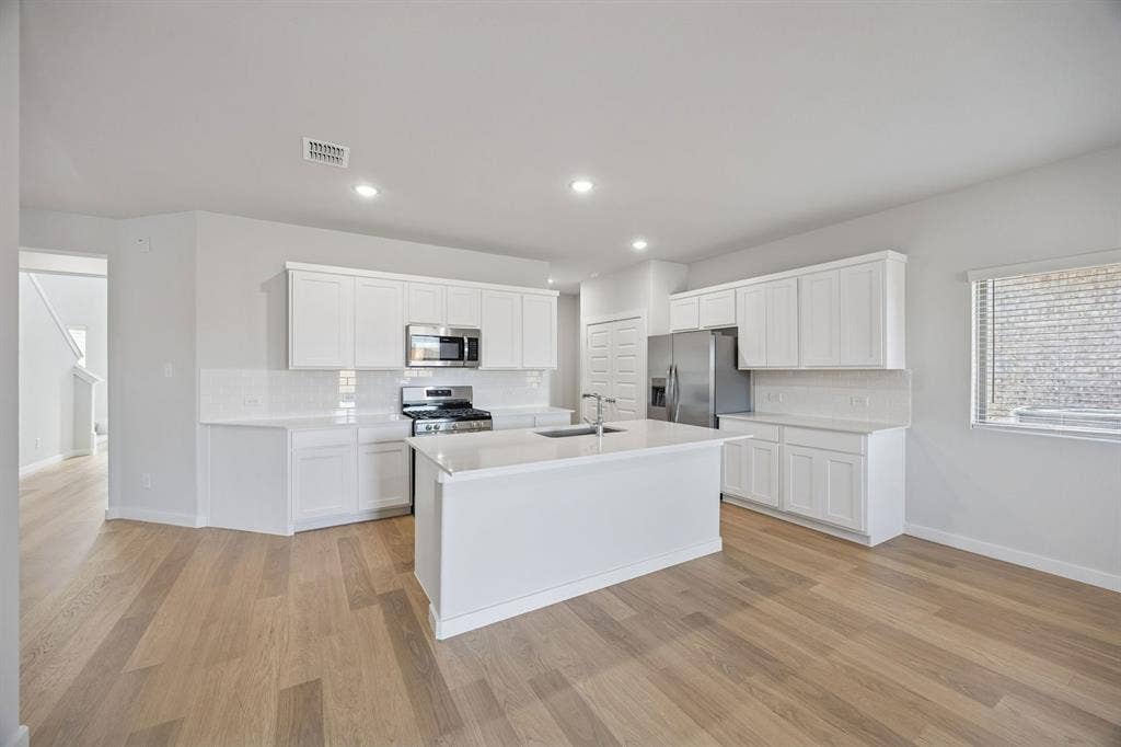 1336 Capecastle Lane, Forney, TX 75126 Kitchen in the Oak II home plan by Trophy Signature Homes – REPRESENTATIVE PHOTO