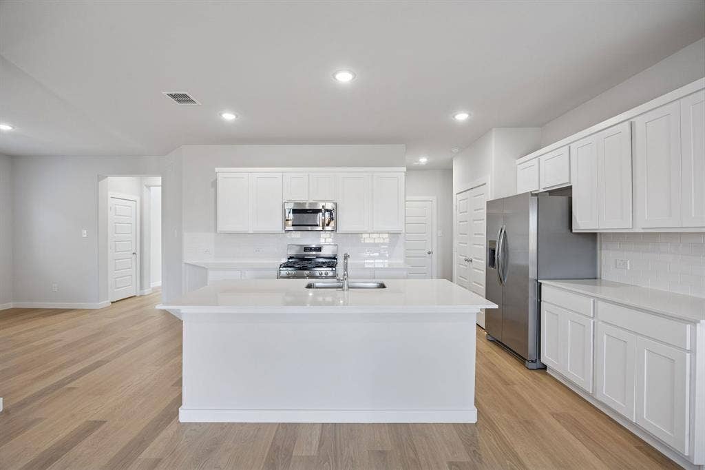 1336 Capecastle Lane, Forney, TX 75126 Kitchen in the Oak II home plan by Trophy Signature Homes – REPRESENTATIVE PHOTO