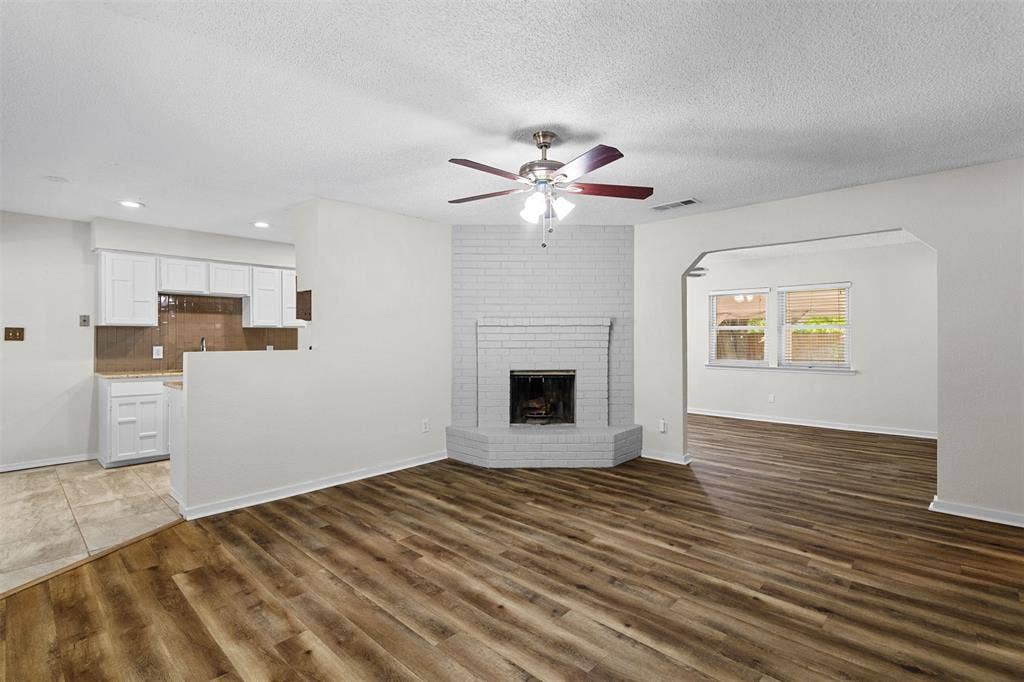 5001 Darrow Lane, Arlington, TX 76017 5001 Darrow Lane, Arlington, TX 76017
