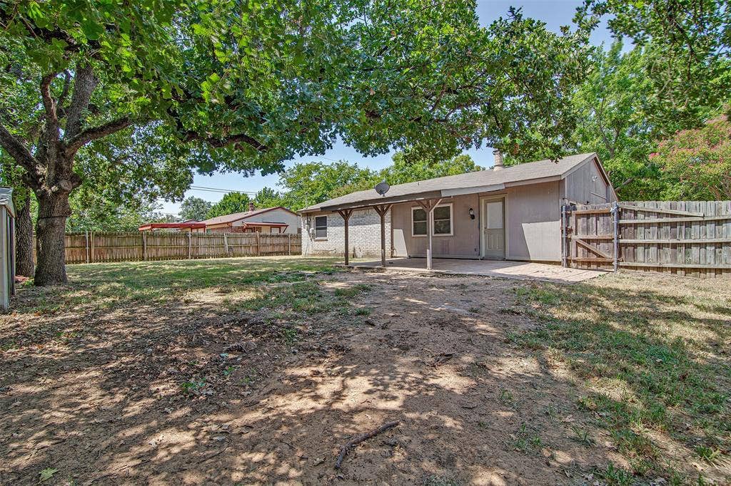 5001 Darrow Lane, Arlington, TX 76017 5001 Darrow Lane, Arlington, TX 76017