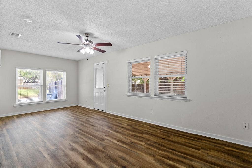 5001 Darrow Lane, Arlington, TX 76017 5001 Darrow Lane, Arlington, TX 76017