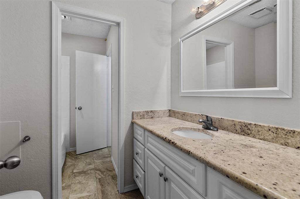 5001 Darrow Lane, Arlington, TX 76017 5001 Darrow Lane, Arlington, TX 76017