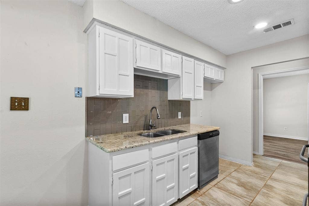 5001 Darrow Lane, Arlington, TX 76017 5001 Darrow Lane, Arlington, TX 76017