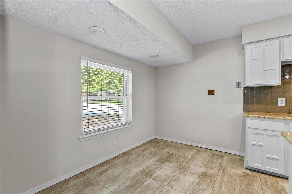 5001 Darrow Lane, Arlington, TX 76017 5001 Darrow Lane, Arlington, TX 76017