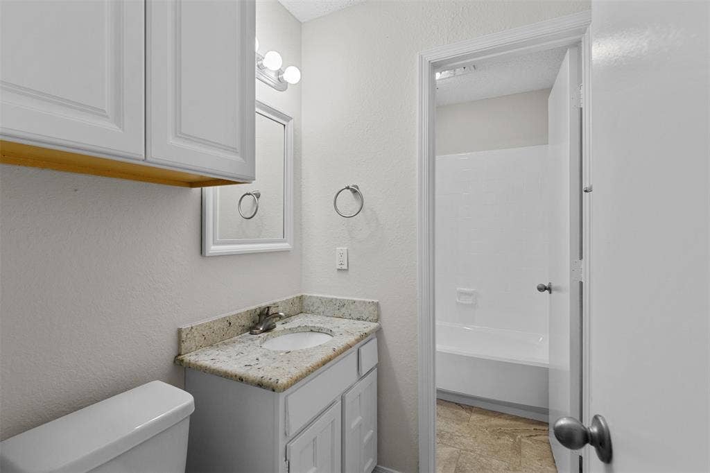 5001 Darrow Lane, Arlington, TX 76017 5001 Darrow Lane, Arlington, TX 76017