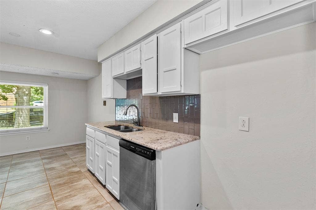 5001 Darrow Lane, Arlington, TX 76017 5001 Darrow Lane, Arlington, TX 76017