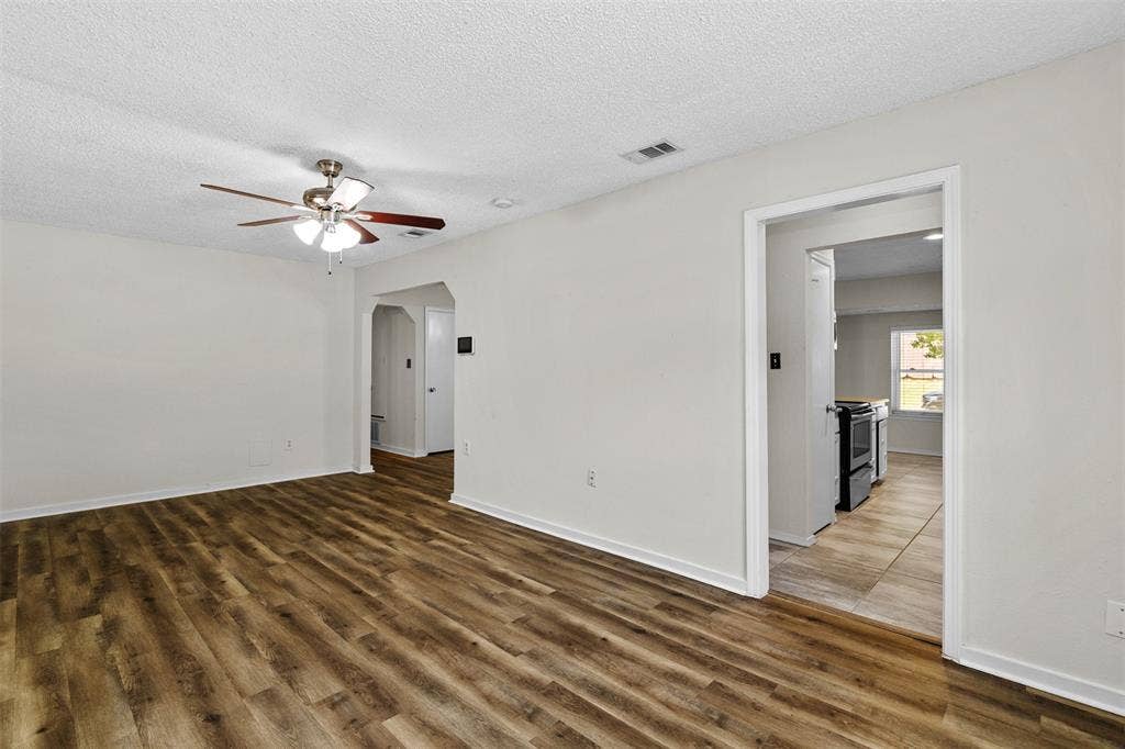 5001 Darrow Lane, Arlington, TX 76017 5001 Darrow Lane, Arlington, TX 76017