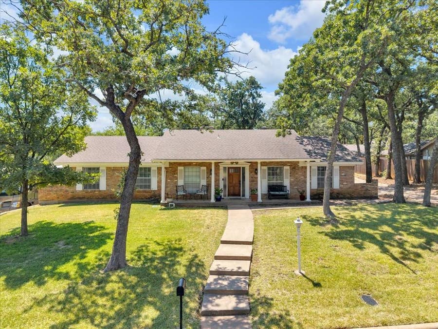Property photo for 207 Walnut Way, Euless, TX