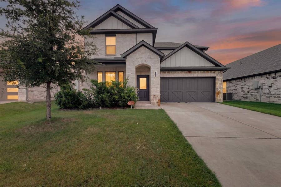Property photo for 136 Camp Fire Drive, Waxahachie, TX