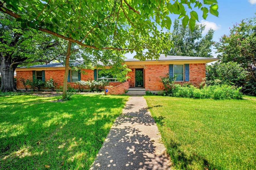 Property photo for 1606 Comanche Trail, Garland, TX