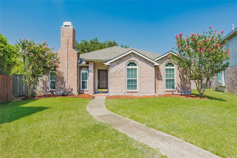 Property photo for 2918 Periwinkle Court, Garland, TX
