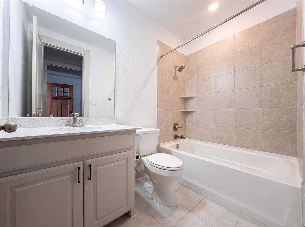 9694 Brackenfield Lane, Frisco, TX 75035 9694 Brackenfield Lane, Frisco, TX 75035