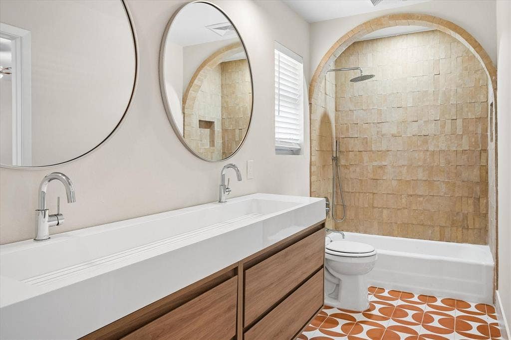 3237 Timberview Road, Dallas, TX 75229 Jack and Jill Bathroom