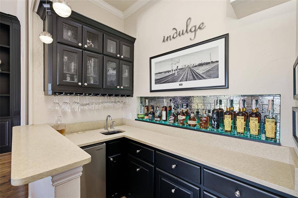 2808 Amesbury Drive, Plano, TX 75093 Wet Bar with Sonic Icemaker
