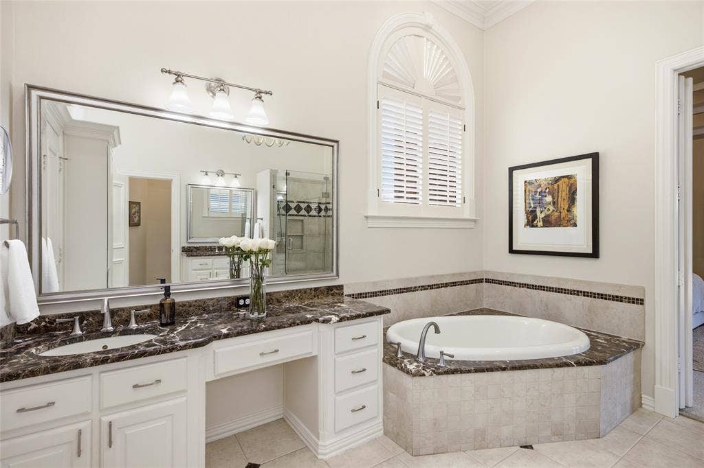 2808 Amesbury Drive, Plano, TX 75093 2808 Amesbury Drive, Plano, TX 75093