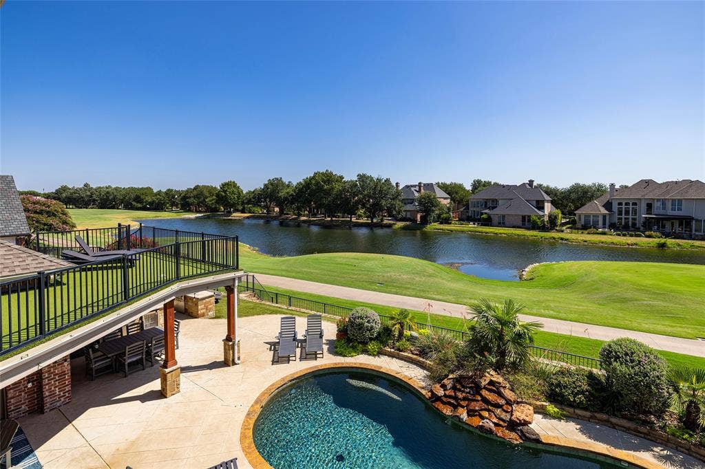 2808 Amesbury Drive, Plano, TX 75093 2808 Amesbury Drive, Plano, TX 75093