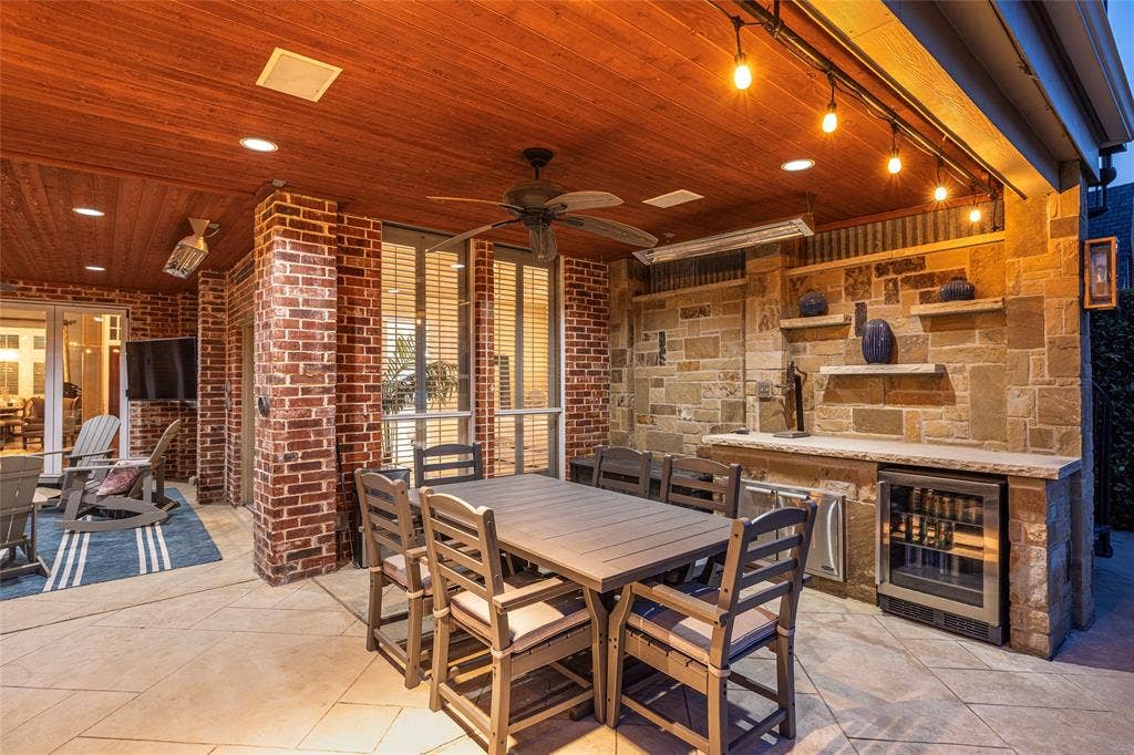 2808 Amesbury Drive, Plano, TX 75093 2808 Amesbury Drive, Plano, TX 75093