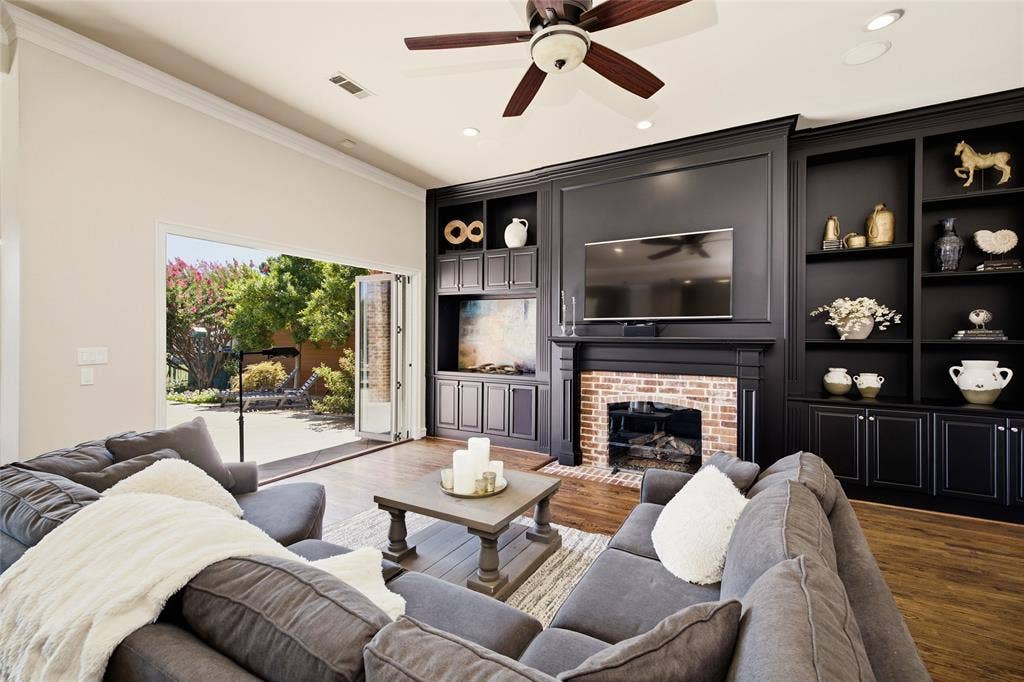 2808 Amesbury Drive, Plano, TX 75093 2808 Amesbury Drive, Plano, TX 75093