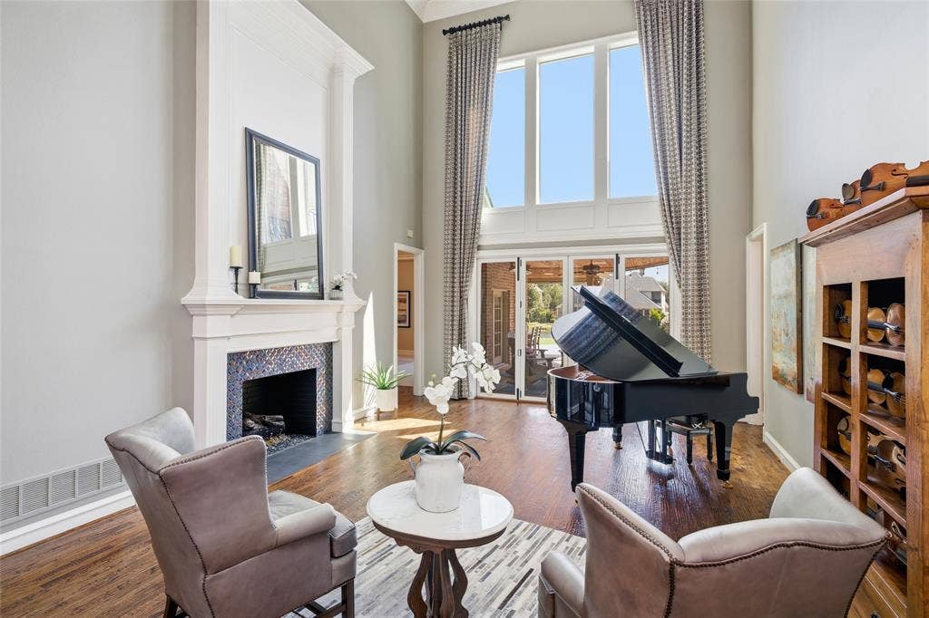 2808 Amesbury Drive, Plano, TX 75093 2808 Amesbury Drive, Plano, TX 75093
