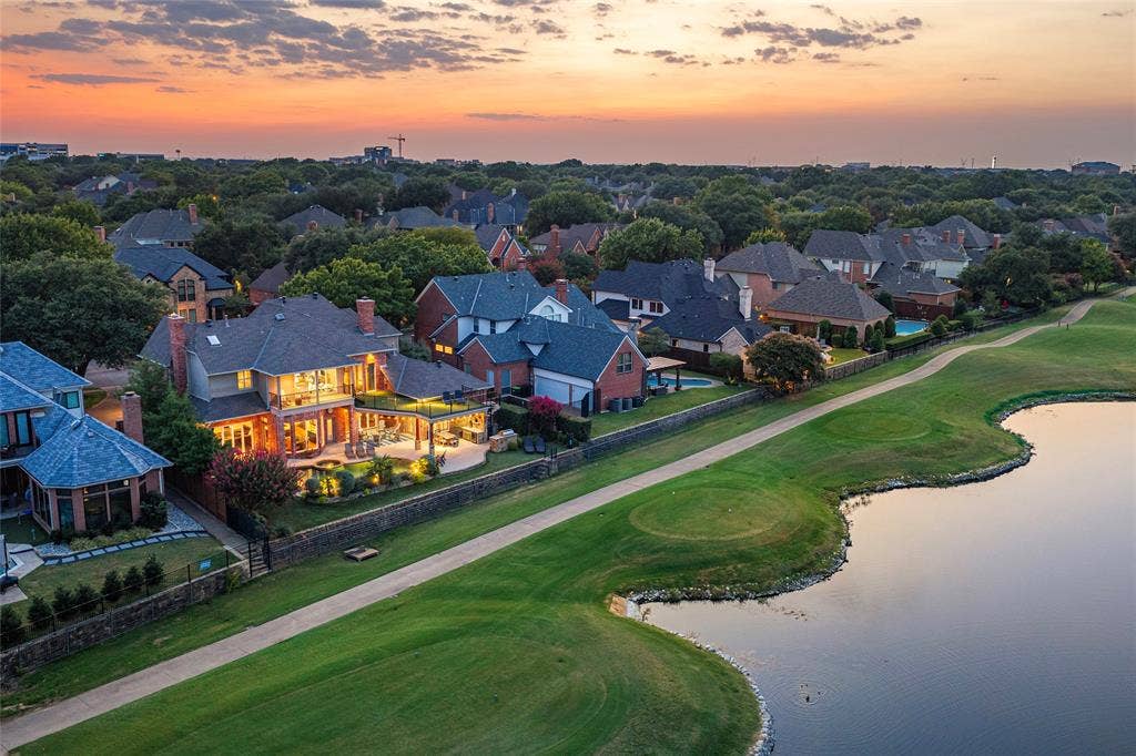 2808 Amesbury Drive, Plano, TX 75093 2808 Amesbury Drive, Plano, TX 75093