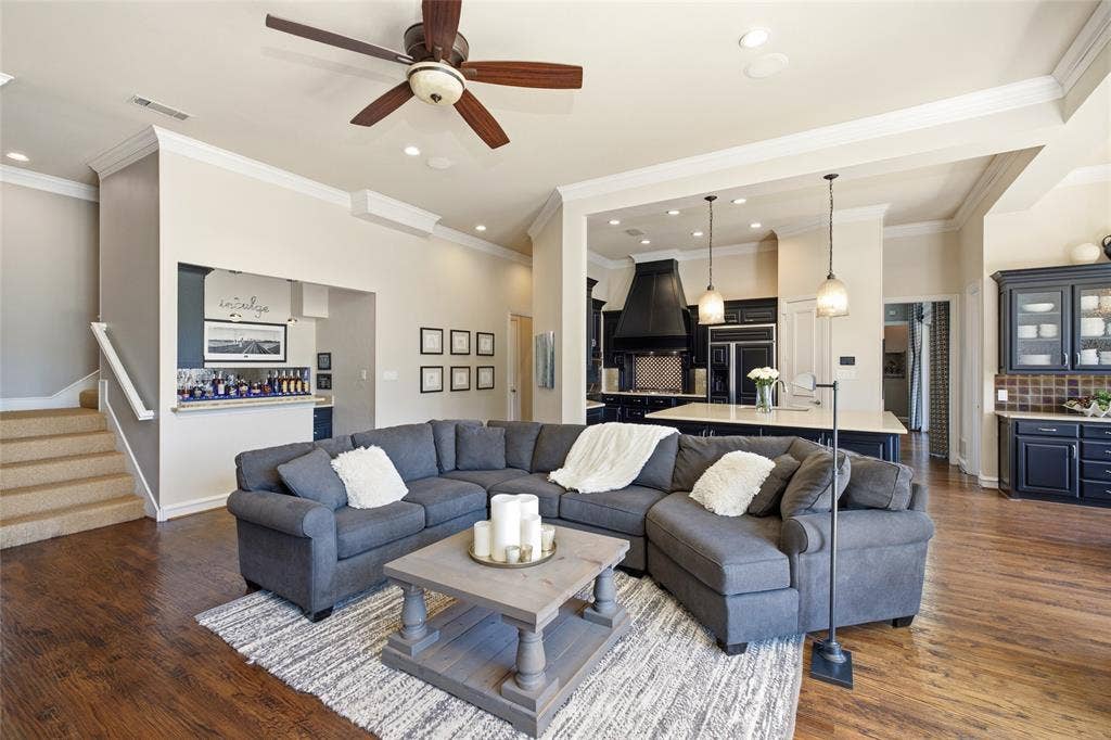 2808 Amesbury Drive, Plano, TX 75093 2808 Amesbury Drive, Plano, TX 75093