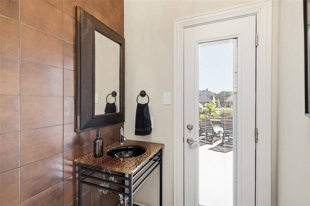 2808 Amesbury Drive, Plano, TX 75093 1/2 bath with direct pool access