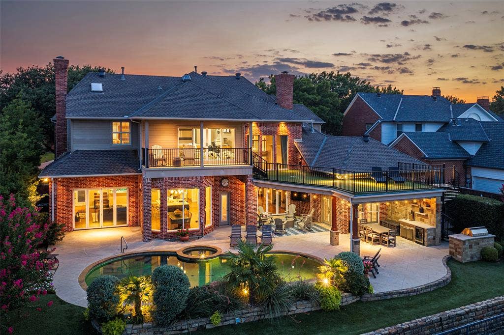 2808 Amesbury Drive, Plano, TX 75093 2808 Amesbury Drive, Plano, TX 75093
