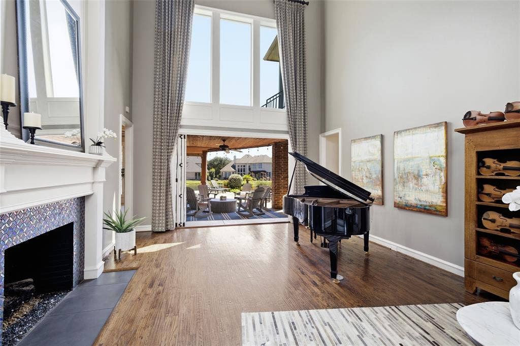 2808 Amesbury Drive, Plano, TX 75093 10 Foot Accordion Doors - Open to backyard living area