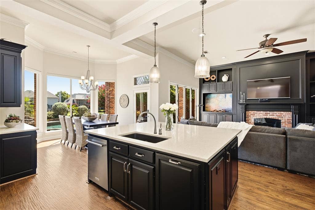 2808 Amesbury Drive, Plano, TX 75093 2808 Amesbury Drive, Plano, TX 75093