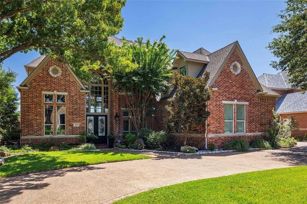 2808 Amesbury Drive, Plano, TX 75093 2808 Amesbury Drive, Plano, TX 75093