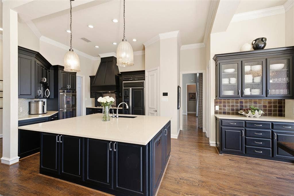 2808 Amesbury Drive, Plano, TX 75093 2808 Amesbury Drive, Plano, TX 75093