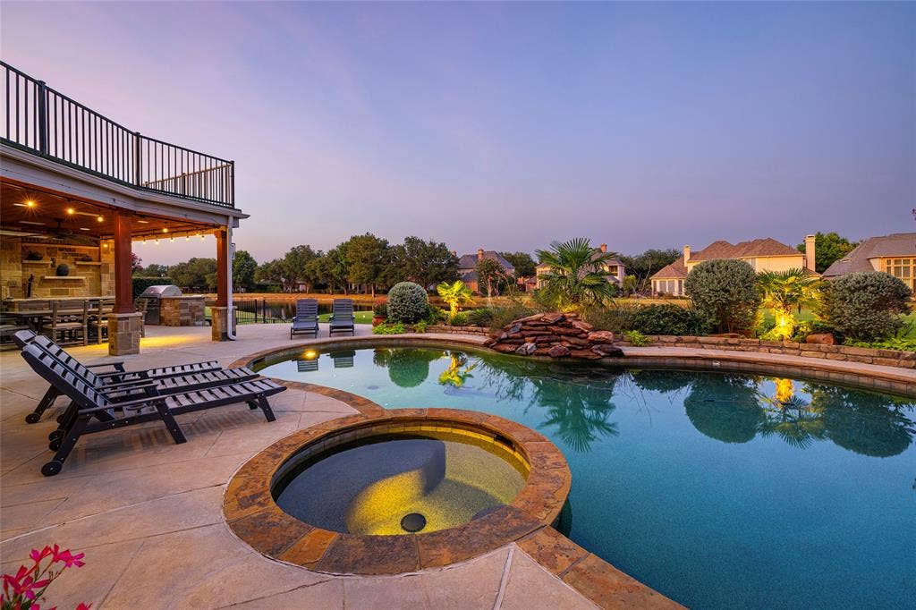 2808 Amesbury Drive, Plano, TX 75093 2808 Amesbury Drive, Plano, TX 75093