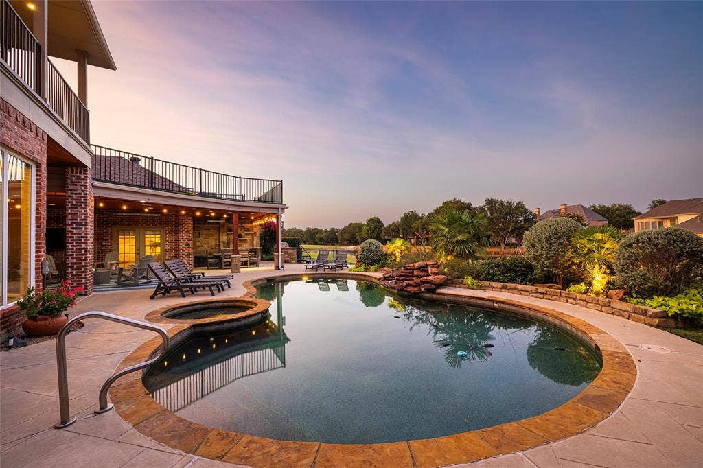 2808 Amesbury Drive, Plano, TX 75093 2808 Amesbury Drive, Plano, TX 75093