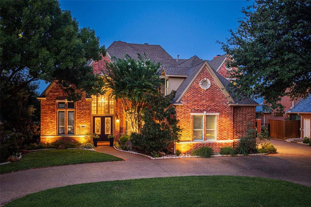 2808 Amesbury Drive, Plano, TX 75093 2808 Amesbury Drive, Plano, TX 75093
