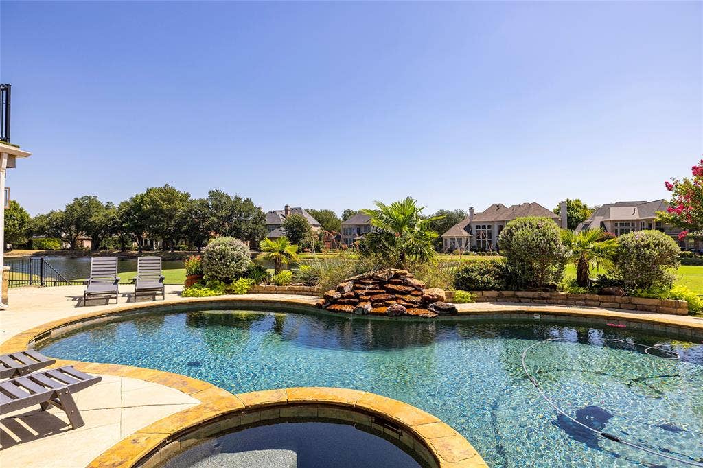 2808 Amesbury Drive, Plano, TX 75093 2808 Amesbury Drive, Plano, TX 75093