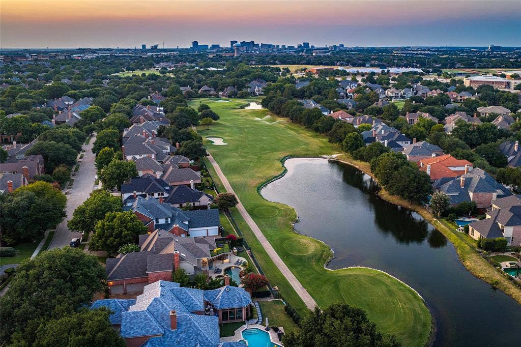 2808 Amesbury Drive, Plano, TX 75093 2808 Amesbury Drive, Plano, TX 75093