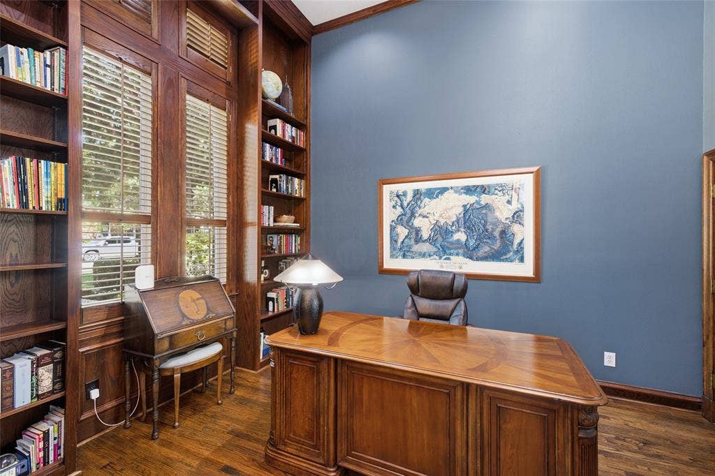 2808 Amesbury Drive, Plano, TX 75093 Custom Glass Barn Door and large storage closet
