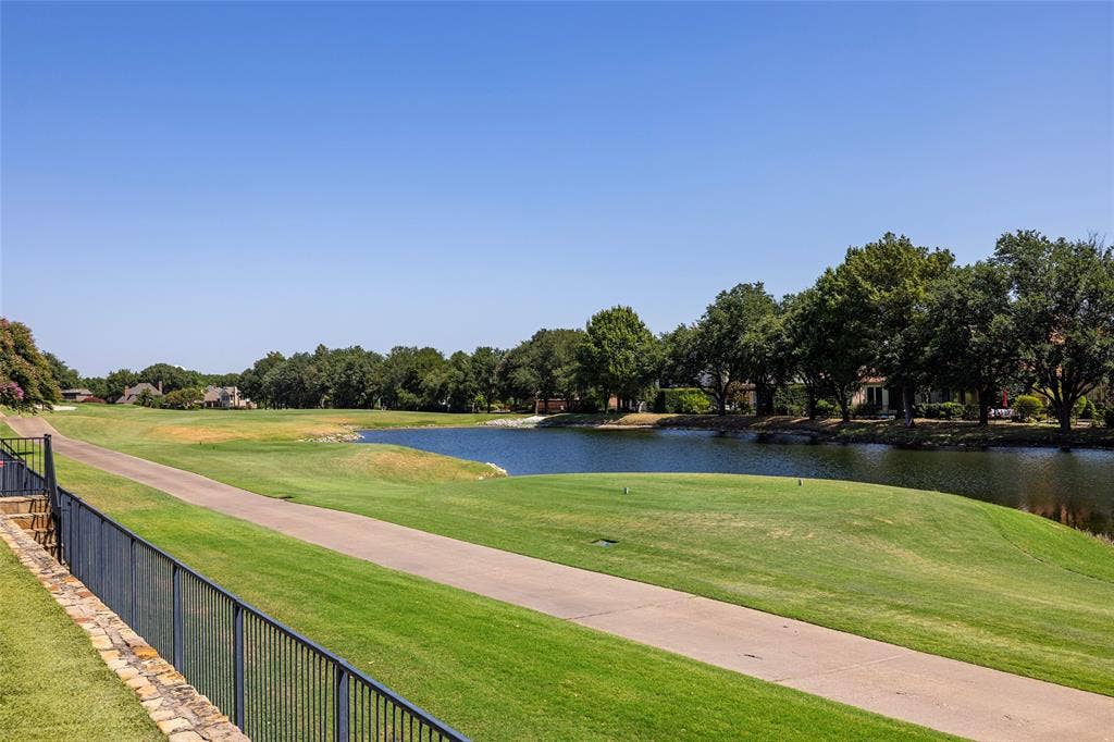 2808 Amesbury Drive, Plano, TX 75093 2808 Amesbury Drive, Plano, TX 75093
