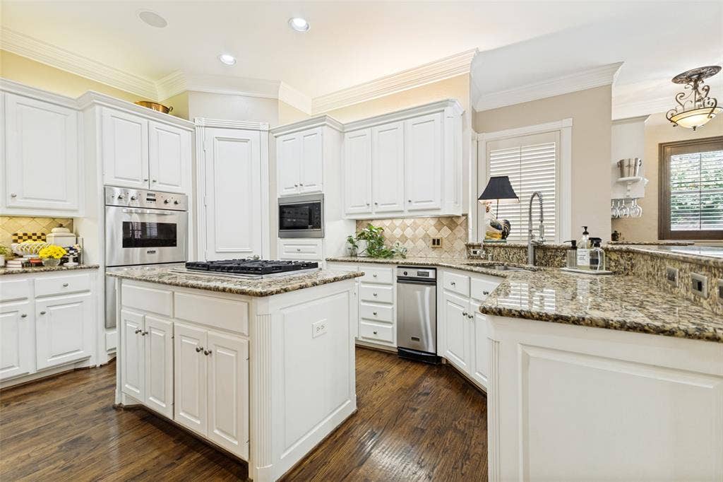6433 Brandon Court, Plano, TX 75093 6433 Brandon Court, Plano, TX 75093