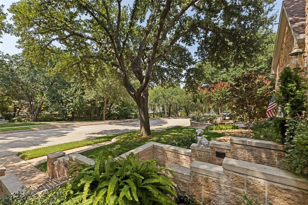 6433 Brandon Court, Plano, TX 75093 6433 Brandon Court, Plano, TX 75093