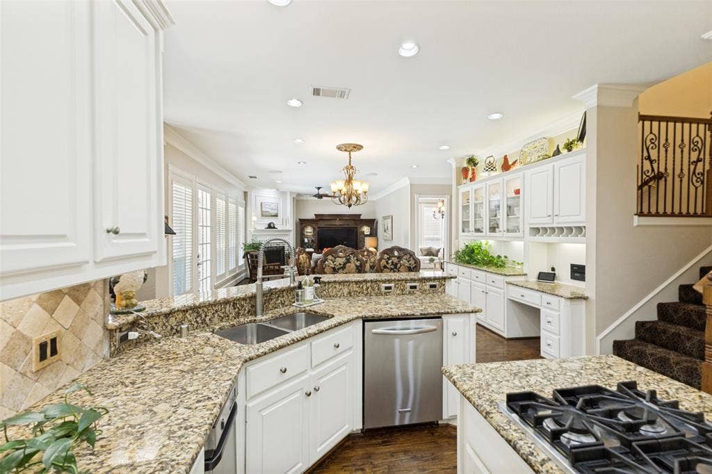 6433 Brandon Court, Plano, TX 75093 6433 Brandon Court, Plano, TX 75093